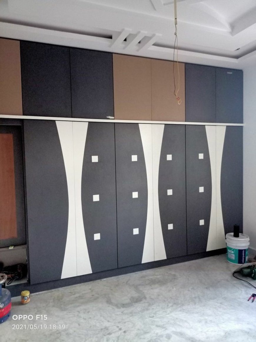 Best Wardrobe Design With White & Black Laminate