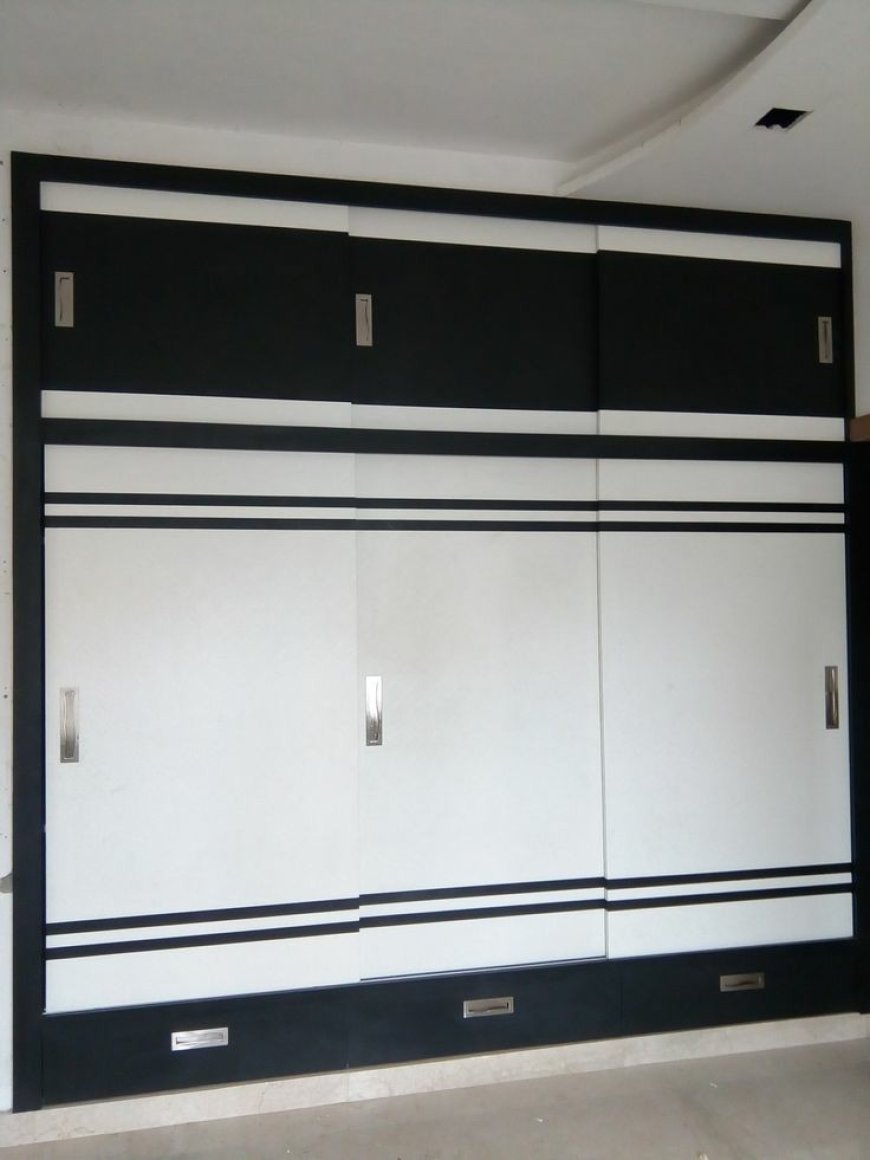 Best Wardrobe Design With White & Black Finish Laminate