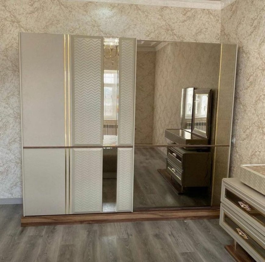 Best Wardrobe Design With White Color Laminate