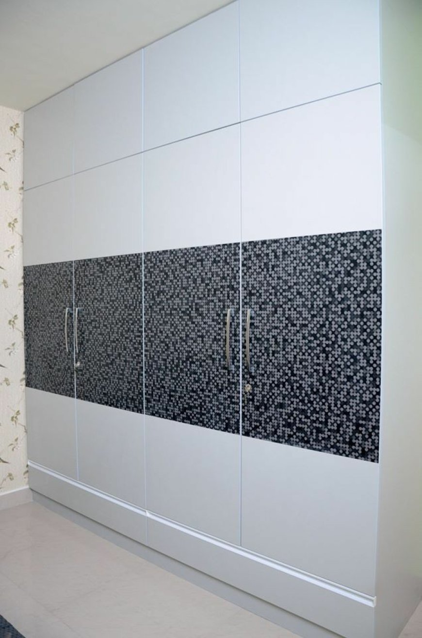 Best Wardrobe Design With White & Black Mosaic Laminate