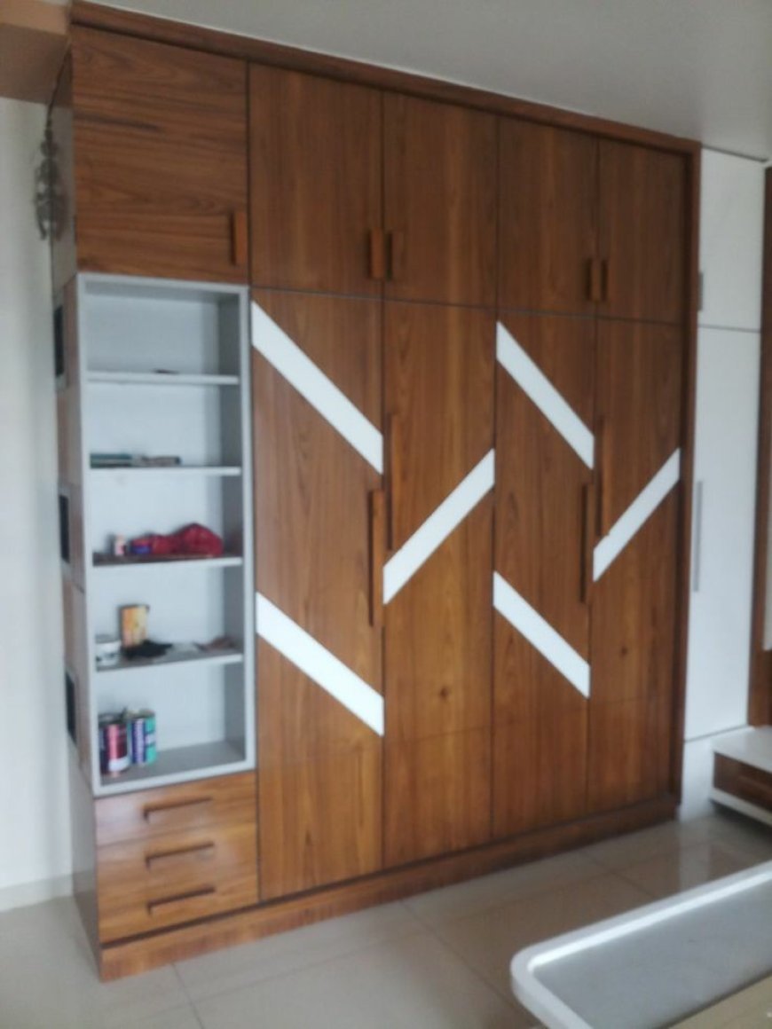 Best Wardrobe Design With Dark Brown Wooden Finish & White Color Laminate