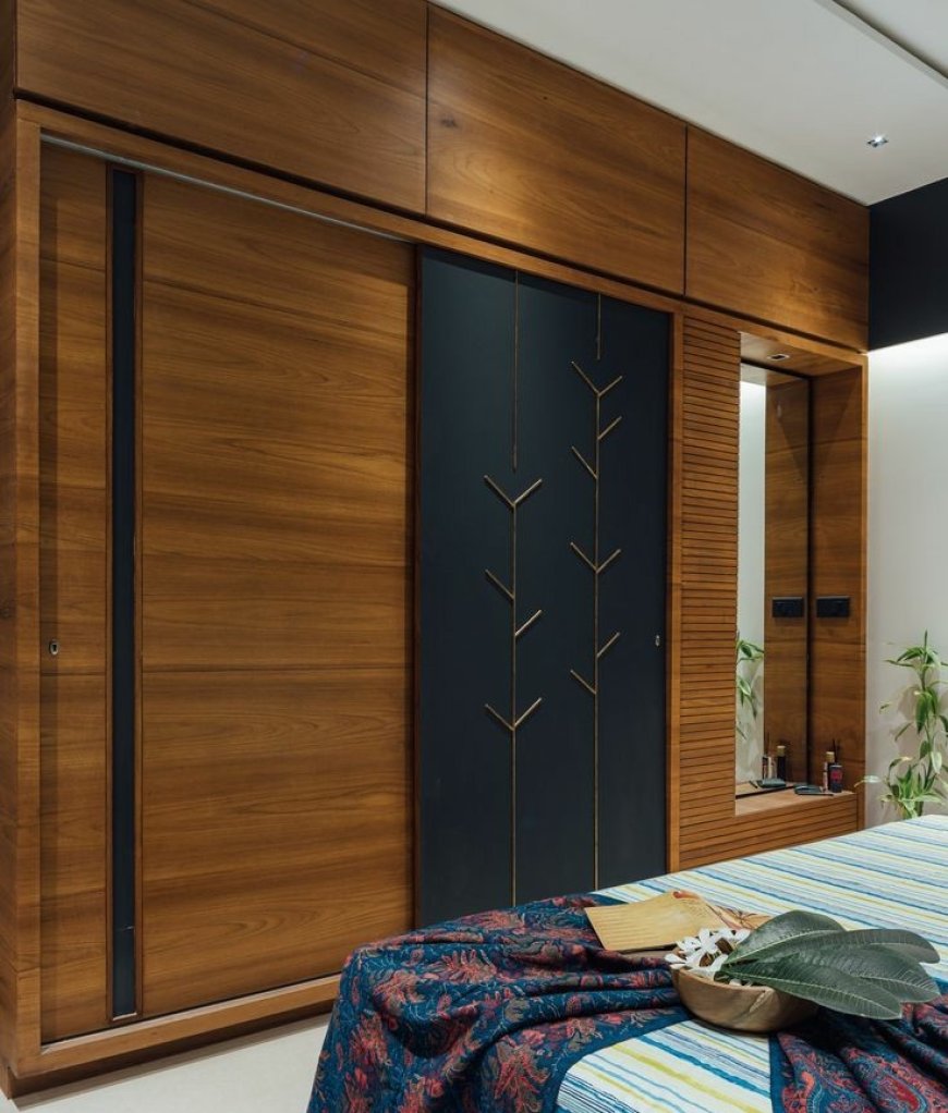 Best Wardrobe Design With Black & Wooden Finish Laminate